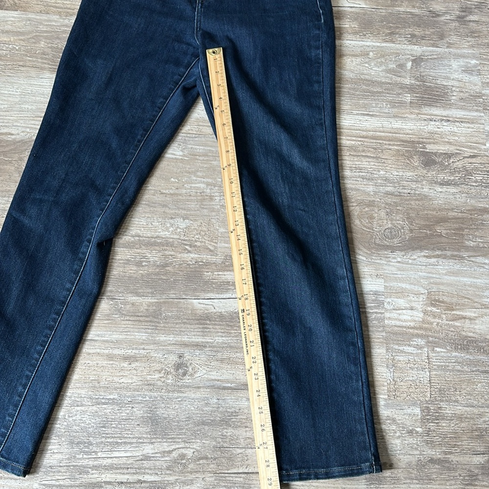 Levi’s the original jeans perfectly slimming 512 skinny jeans. Size 8. - Picture 4 of 7